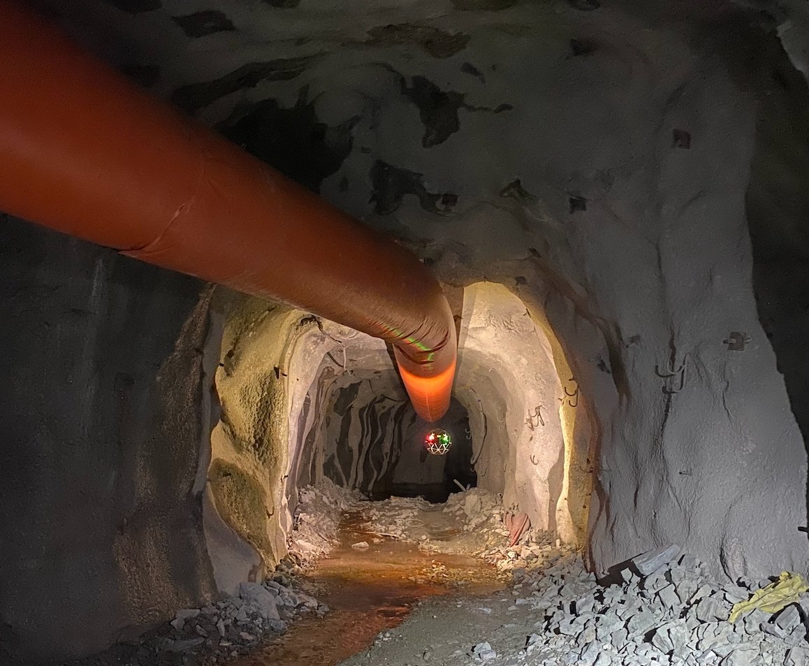 high-altitude-mining-drone-inspection-tunnel