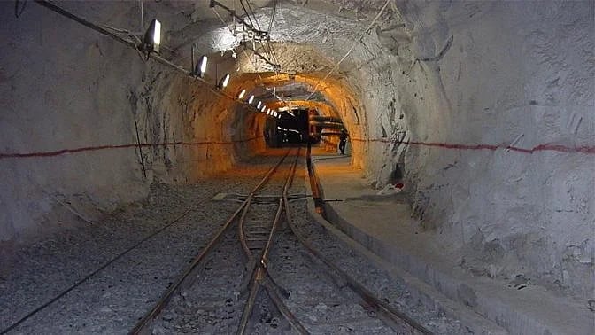 underground-rail-mining-tools