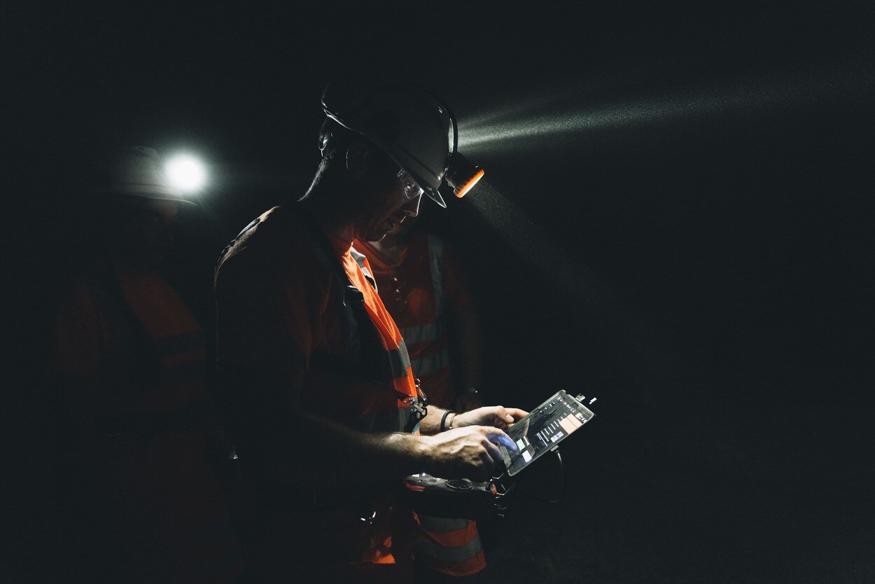 drones-for-mining-flyability-4